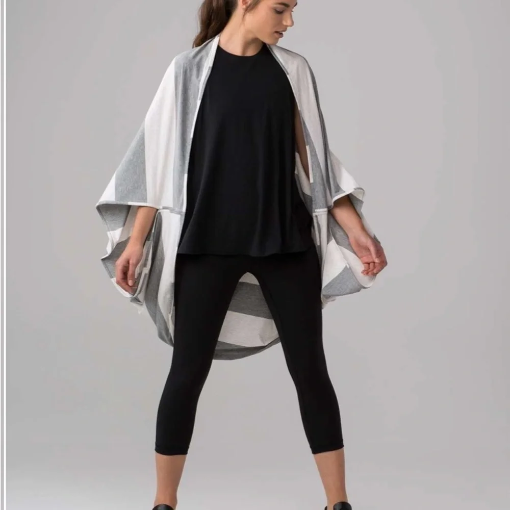 lululemon athletica Gray and White Women's Poncho